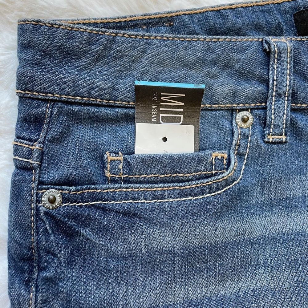 Aeropostale Midi Denim Short - Women’s 2 - Picture 4 of 7